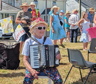 A folk musician on Trew Green during the Carleen Tea Treat